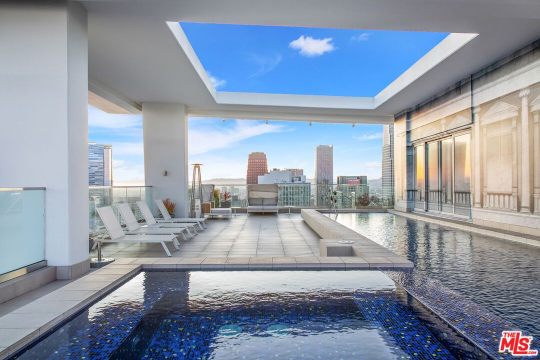 Exterior, Pool, Other