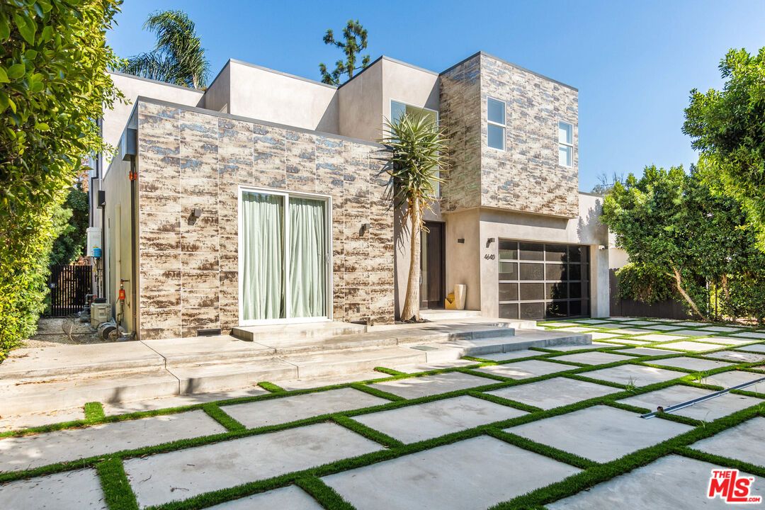 Attached, Exterior, Facade, Modern