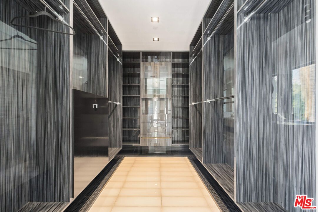 Interior, Recessed Lighting, Walk-in Closets