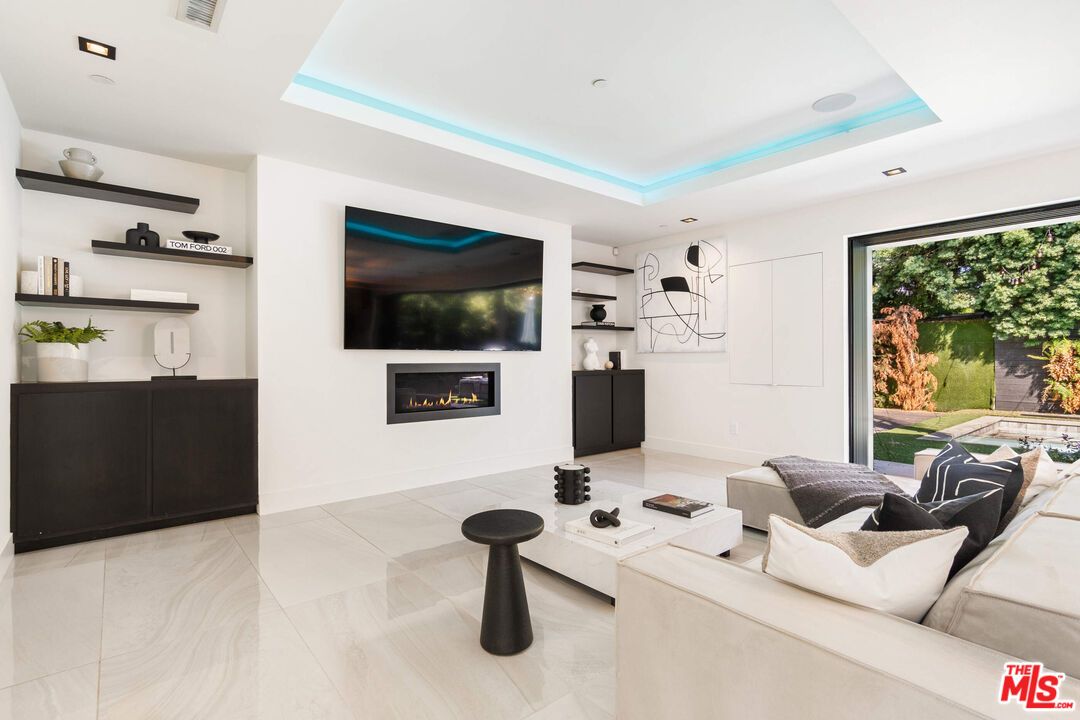 Fireplace, Interior, Living room, Recessed Lighting