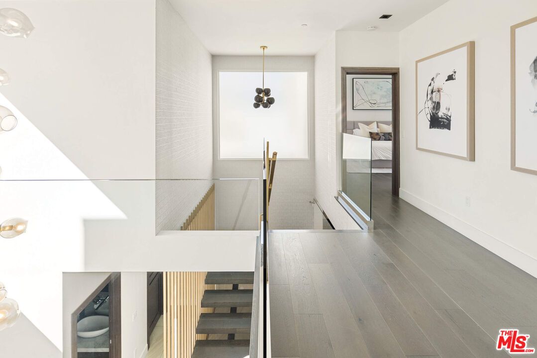 Interior, Pendant Lights, Wood Texture Flooring