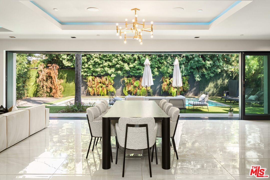 Dining room, Interior, Pendant Lights, Recessed Lighting