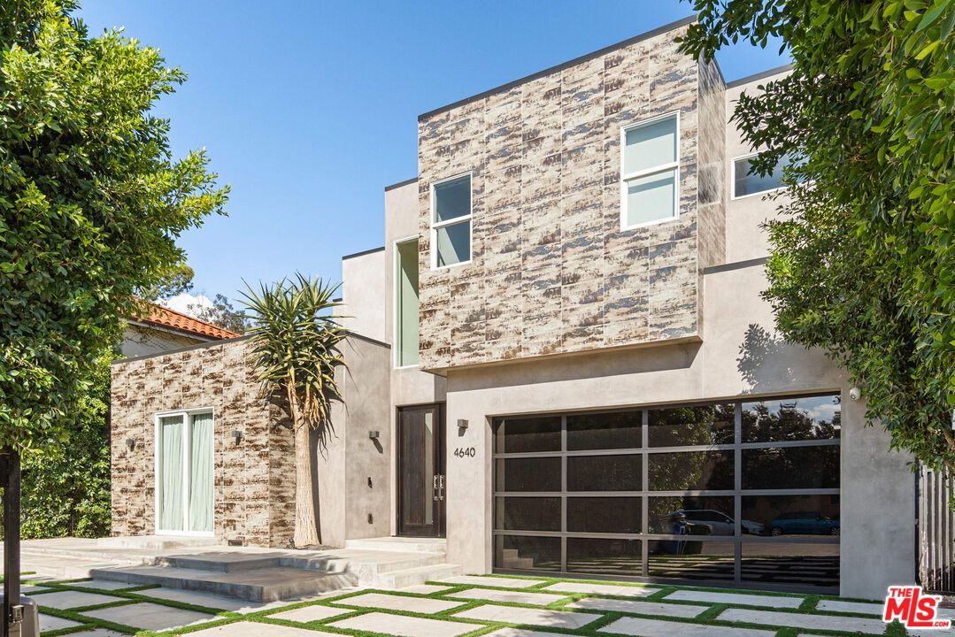 Attached, Exterior, Facade, Modern