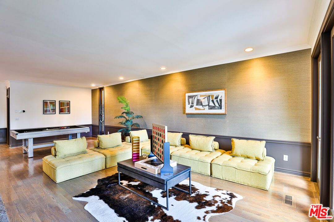 Billiard Table, Game Room, Interior, Living room, Recessed Lighting, Wood Texture Flooring