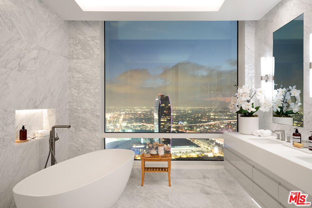 Bathroom, Free Standing Baths, Interior, Marble, Marble Walls