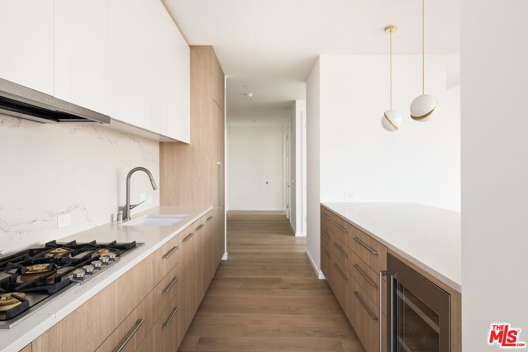 Interior, Kitchen, Pendant Lights, Wood Texture Flooring
