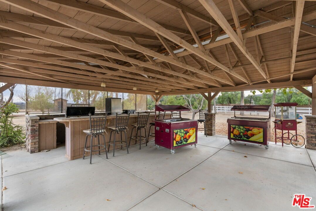 Exterior, Outdoor Kitchen