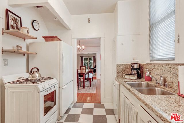 Chandelier, Dining room, Interior, Kitchen, Wood Texture Flooring