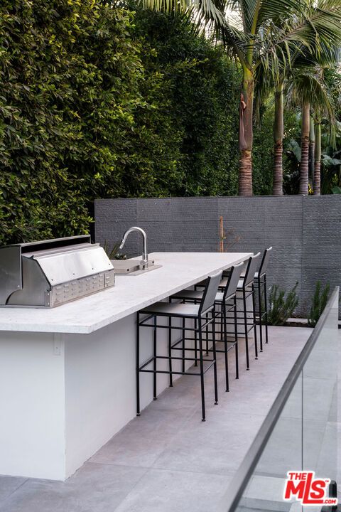 Exterior, Outdoor Kitchen