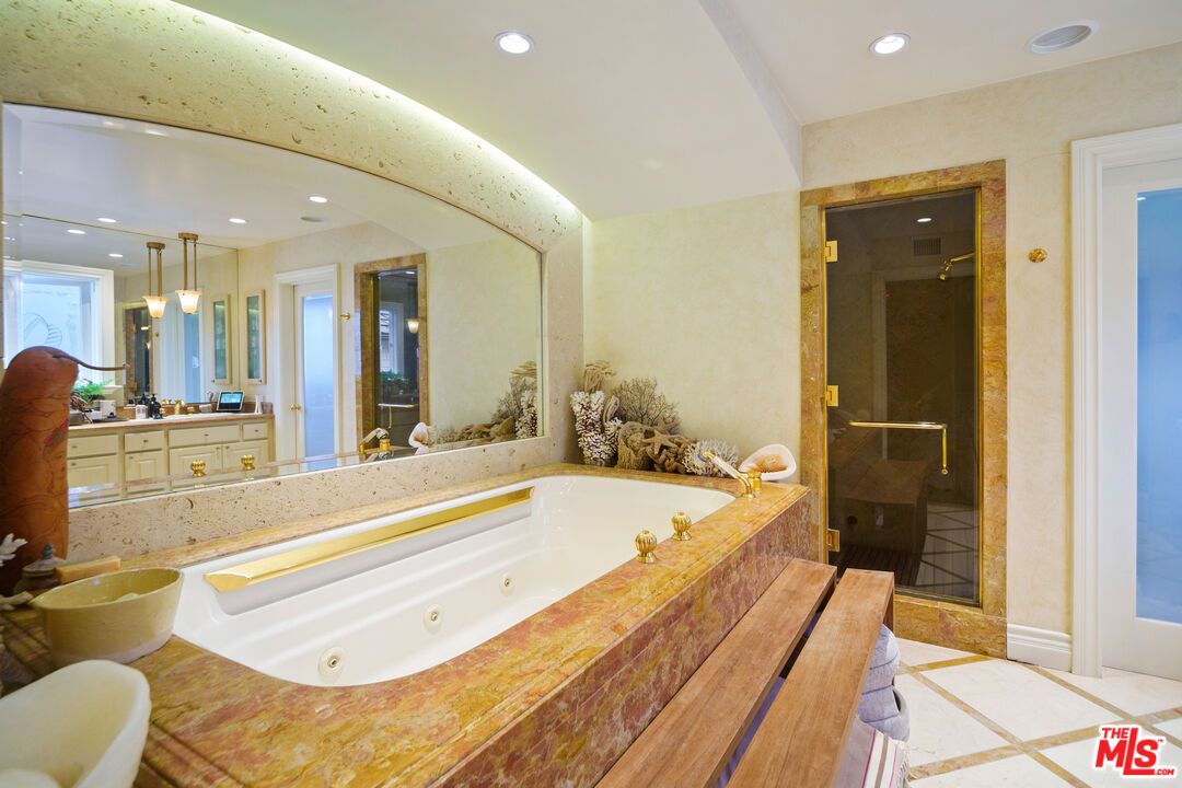 Bathroom, Glass Shower, Interior, Pendant Lights, Recessed Lighting