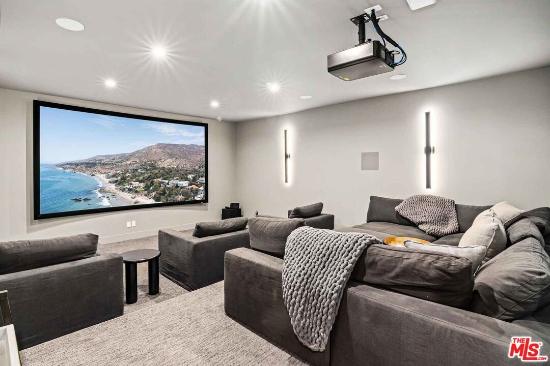 Interior, Projection Screen, Recessed Lighting, Theatre Room
