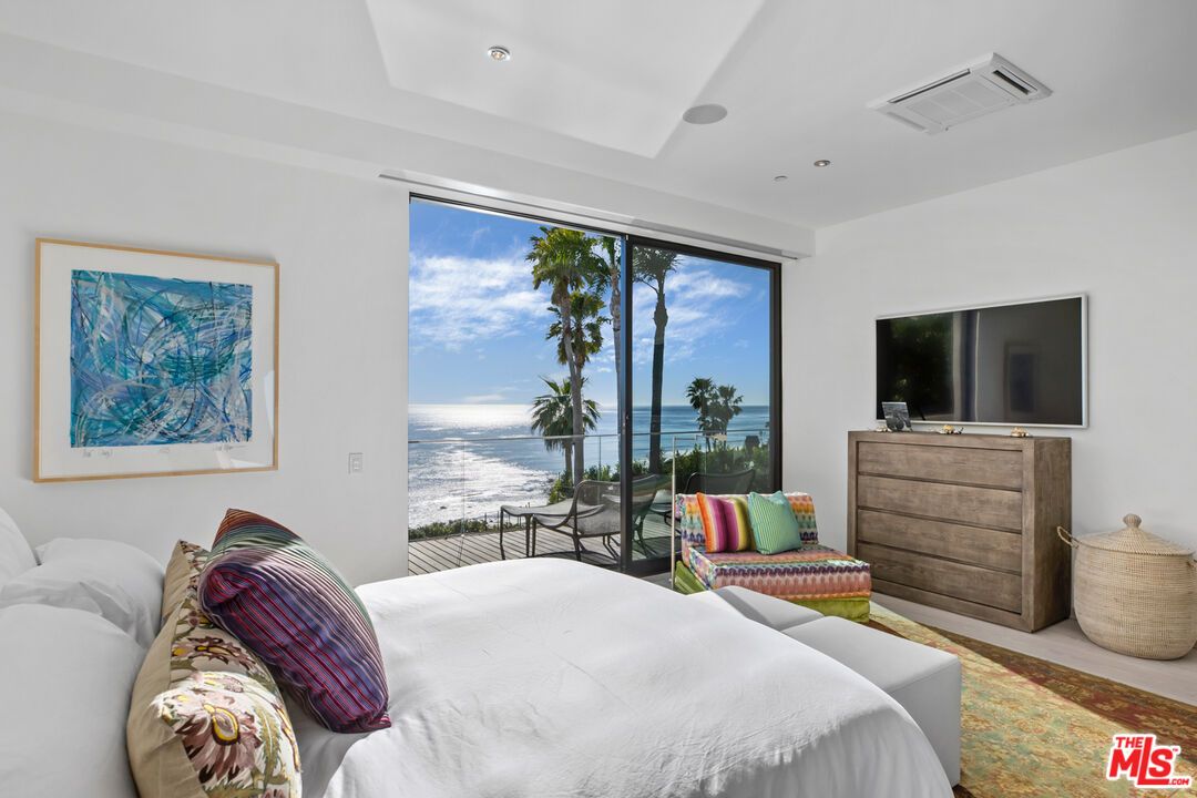 Bedroom, Interior, Recessed Lighting, Water