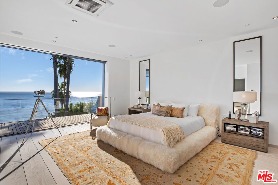 Bedroom, Interior, Recessed Lighting, Water, Wood Texture Flooring