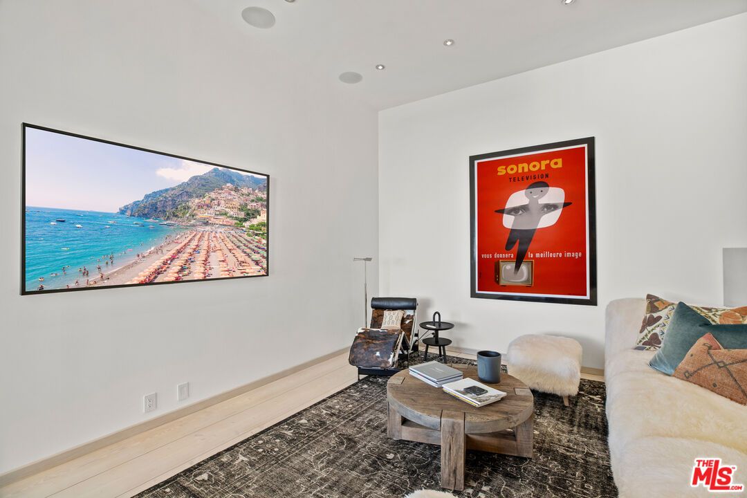 Interior, Living room, Recessed Lighting, Water