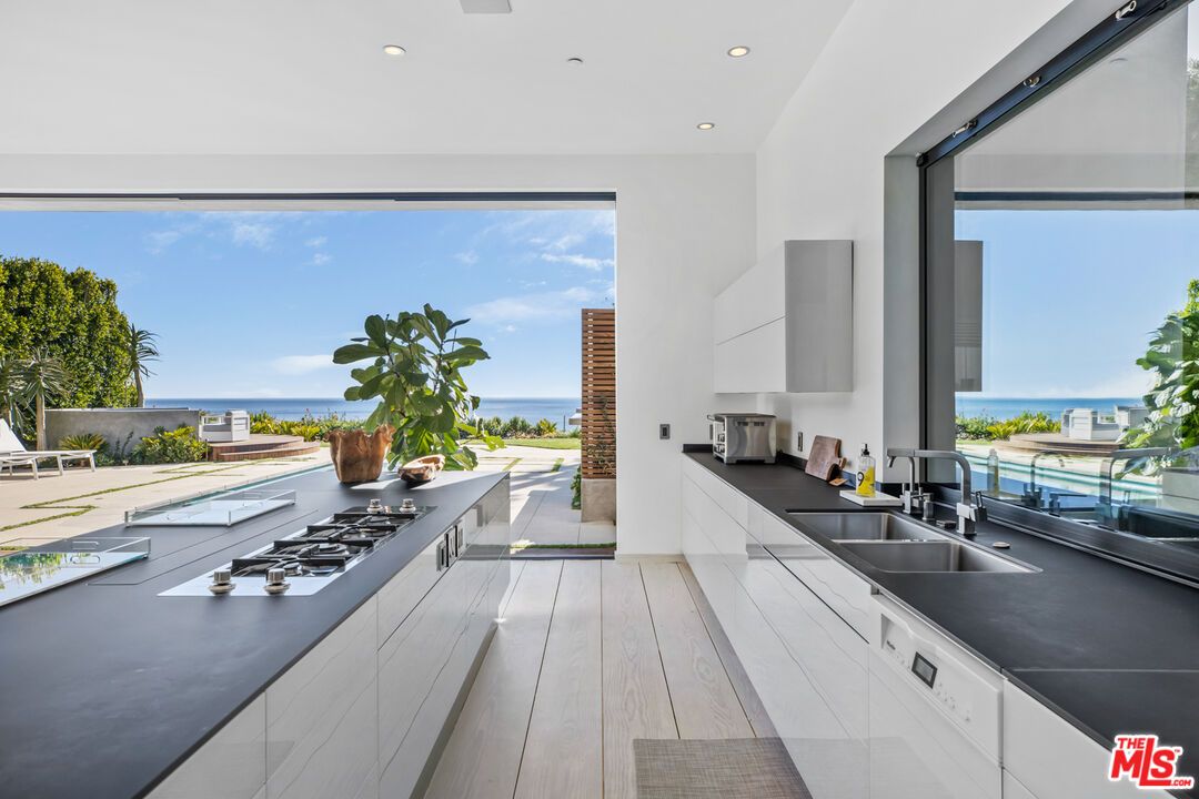 Interior, Kitchen, Recessed Lighting, Water