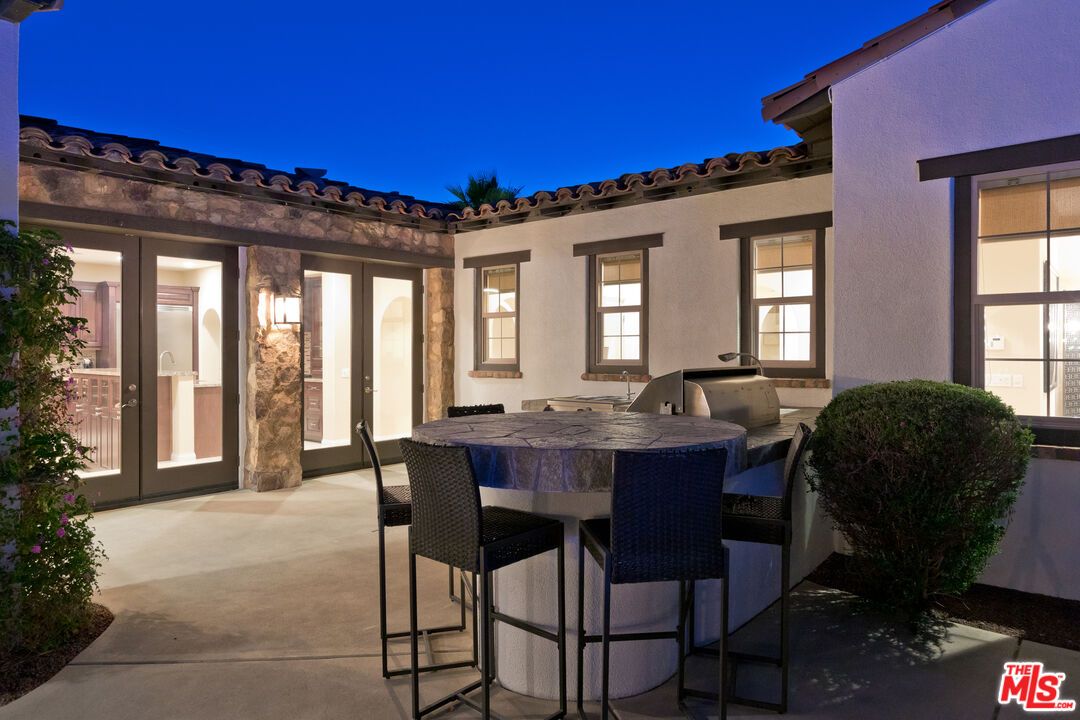 Exterior, Outdoor Kitchen