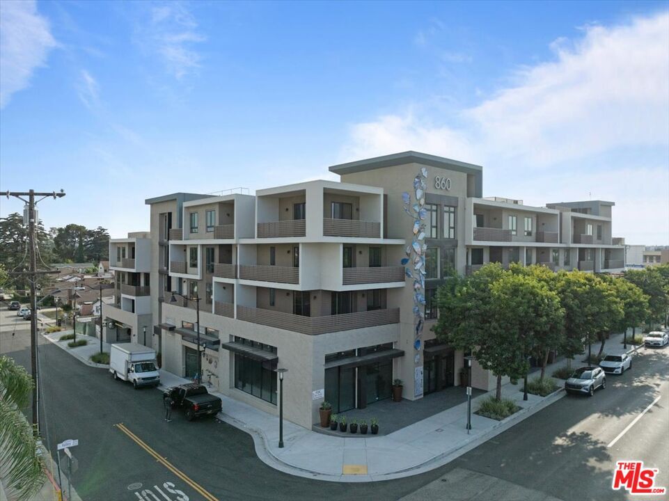 Exterior, Facade, Condo Building