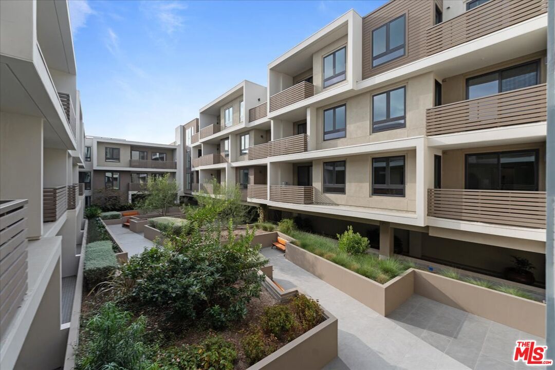 Exterior, Facade, Condo Building