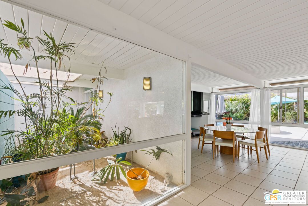 Dining room, Interior