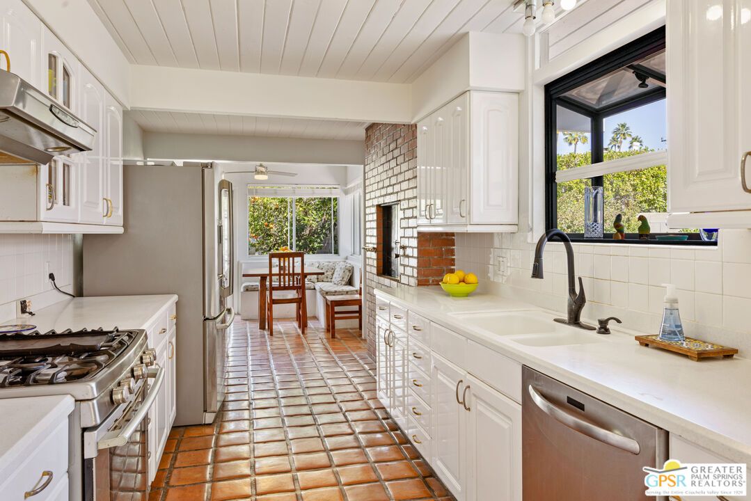 Dining room, Interior, Kitchen, Stainless Steel Appliances