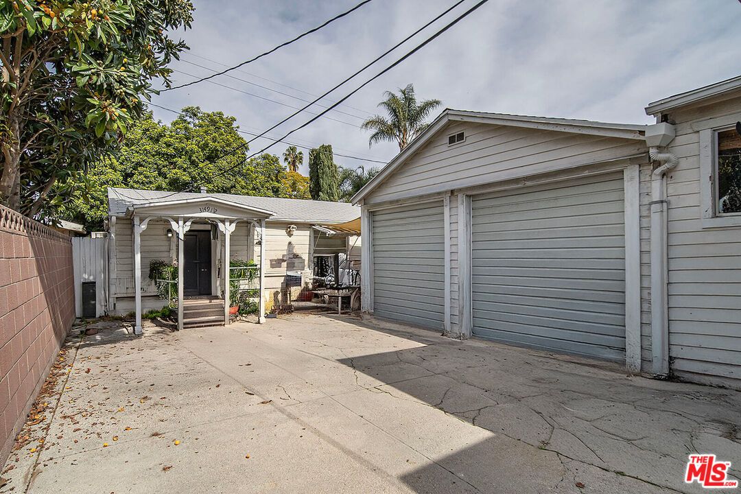 Detached Garage, Exterior