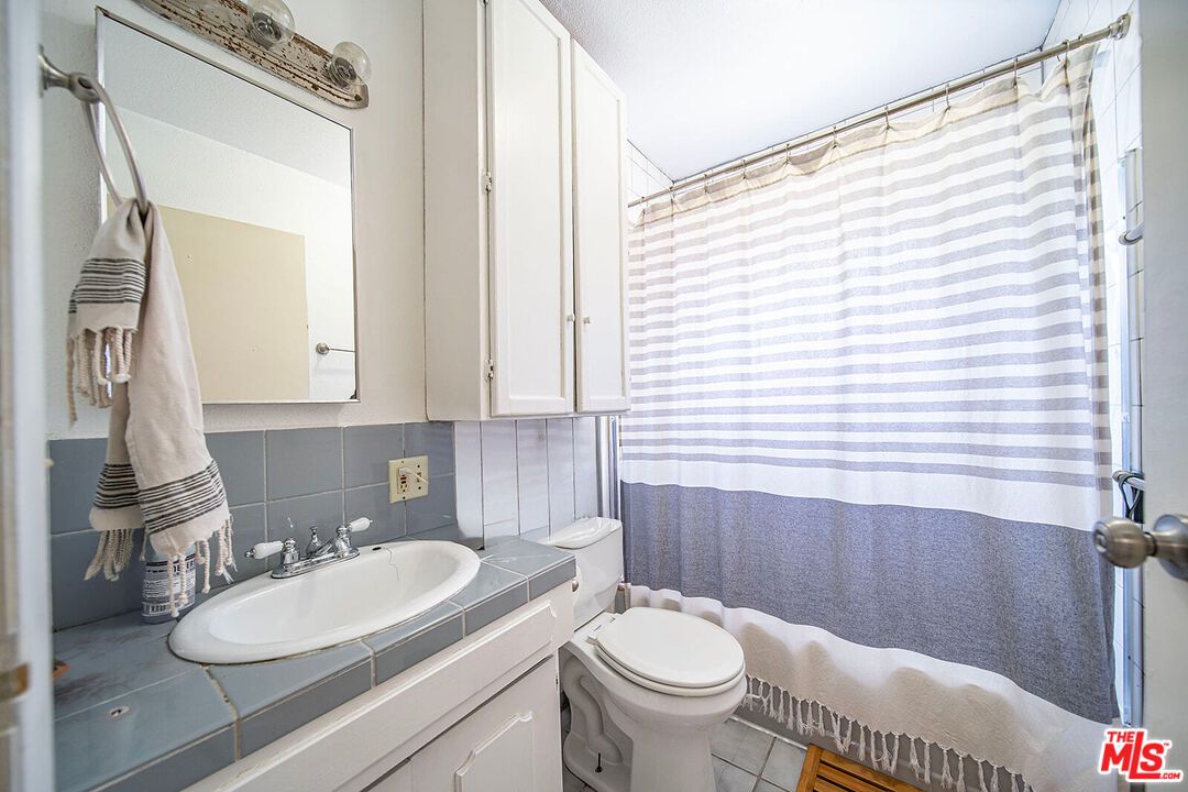 Bathroom, Interior, Tile Countertops