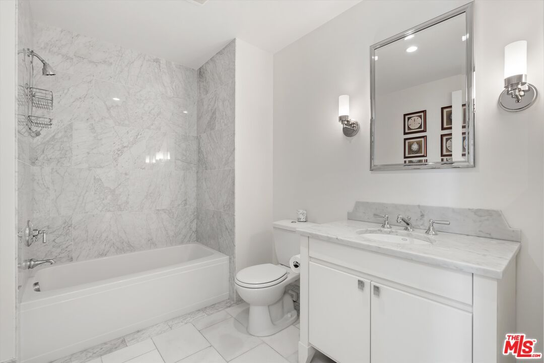 Bathroom, Interior, Marble, Marble Walls, Recessed Lighting