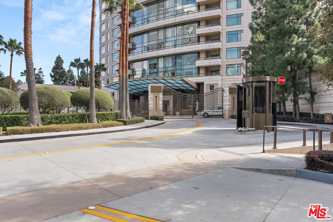 Exterior, Facade, Condo Building