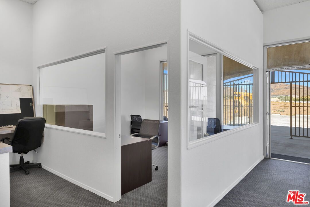 Home Office, Interior