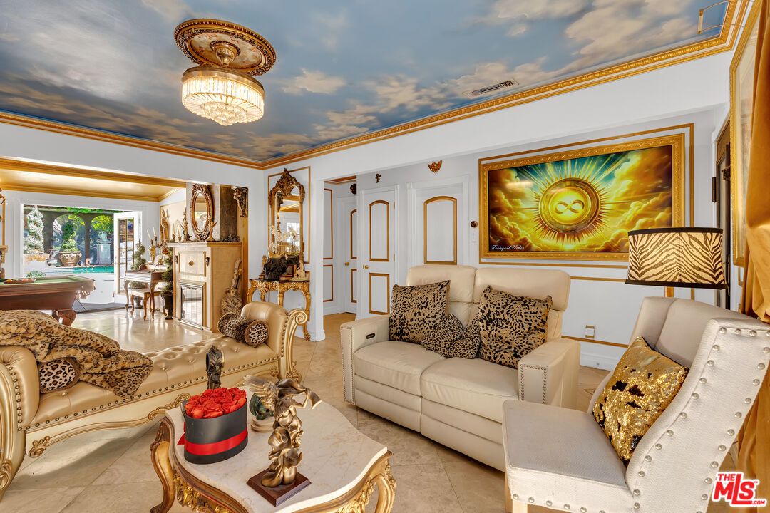 Chandelier, Interior, Living room