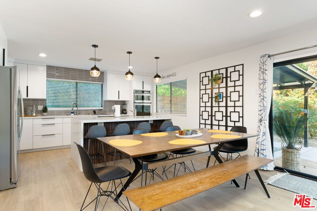 Dining room, Interior, Kitchen, Pendant Lights, Recessed Lighting, Wood Texture Flooring