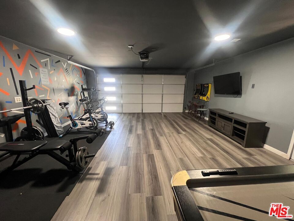 Fitness Equipment, Interior, Recessed Lighting, Wood Texture Flooring