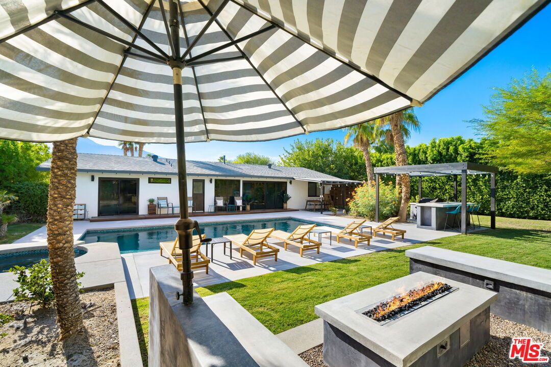 Backyard, Exterior, Pool