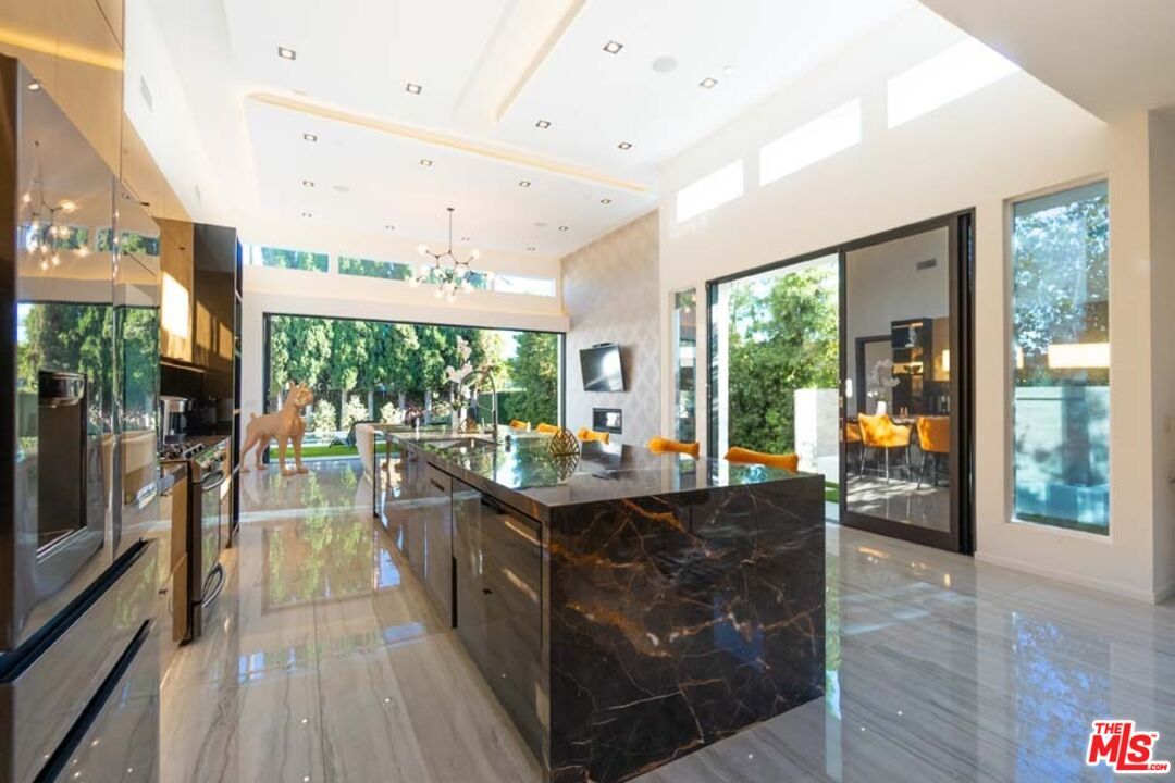 Chandelier, Interior, Kitchen, Marble, Recessed Lighting, Stainless Steel Appliances