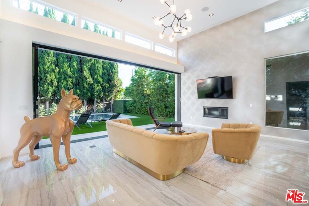 Fireplace, Interior, Living room, Pendant Lights, Recessed Lighting, Wood Texture Flooring