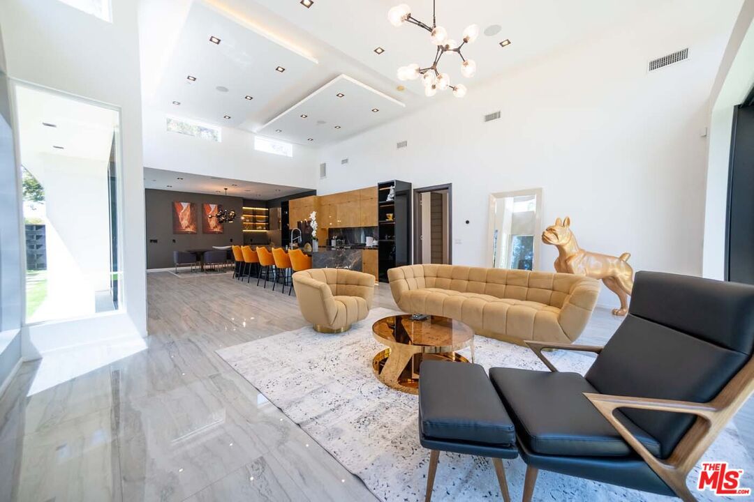 Dining room, Interior, Kitchen, Living room, Pendant Lights, Recessed Lighting, Stainless Steel Appliances