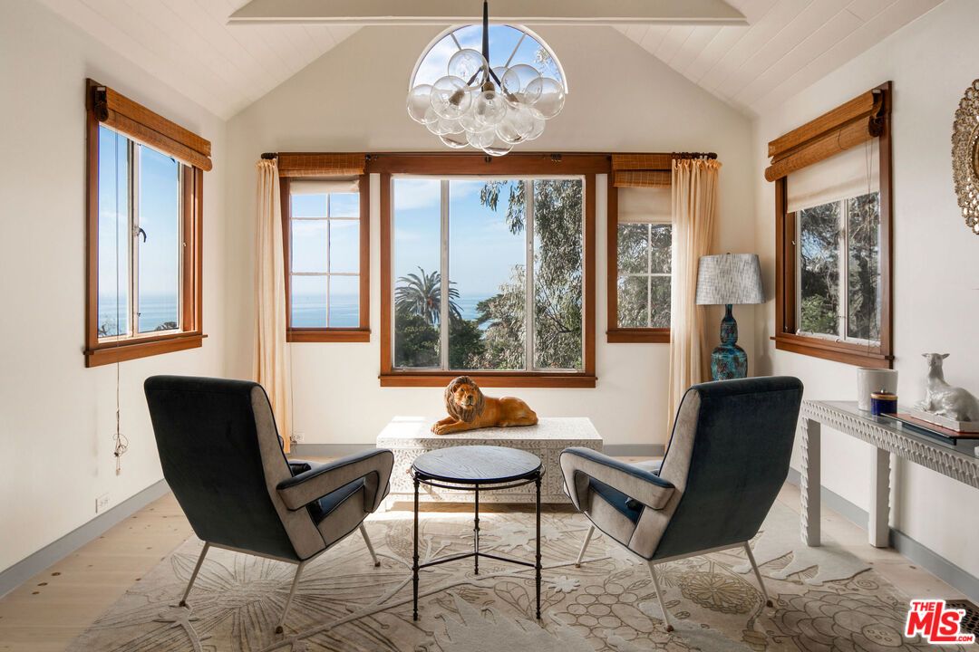 Interior, Living room, Pendant Lights, Water, Wood Texture Flooring