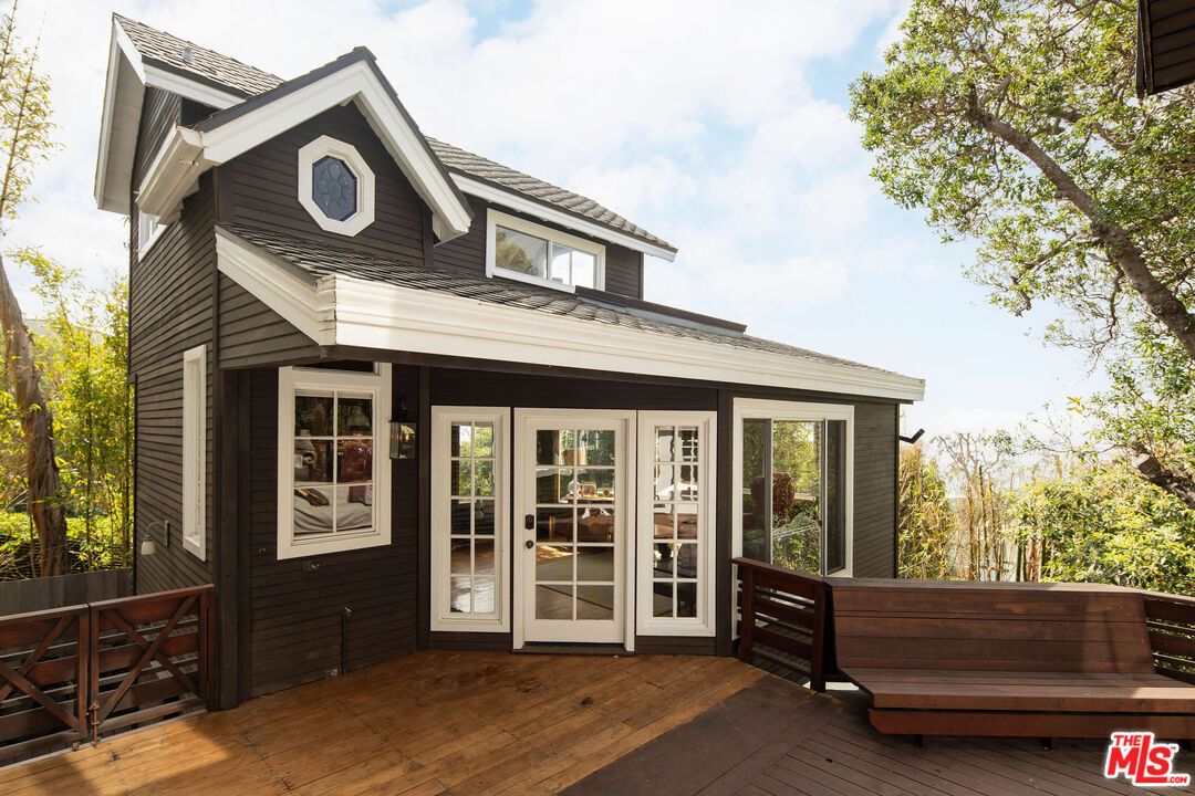 Exterior, Facade, None