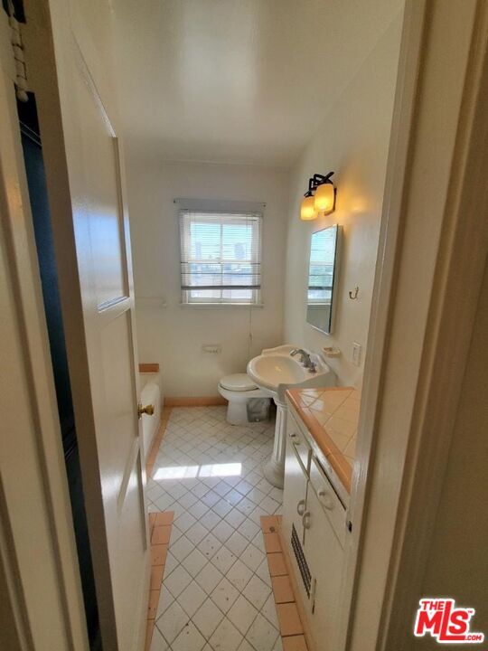 Bathroom, Interior, Tile Countertops