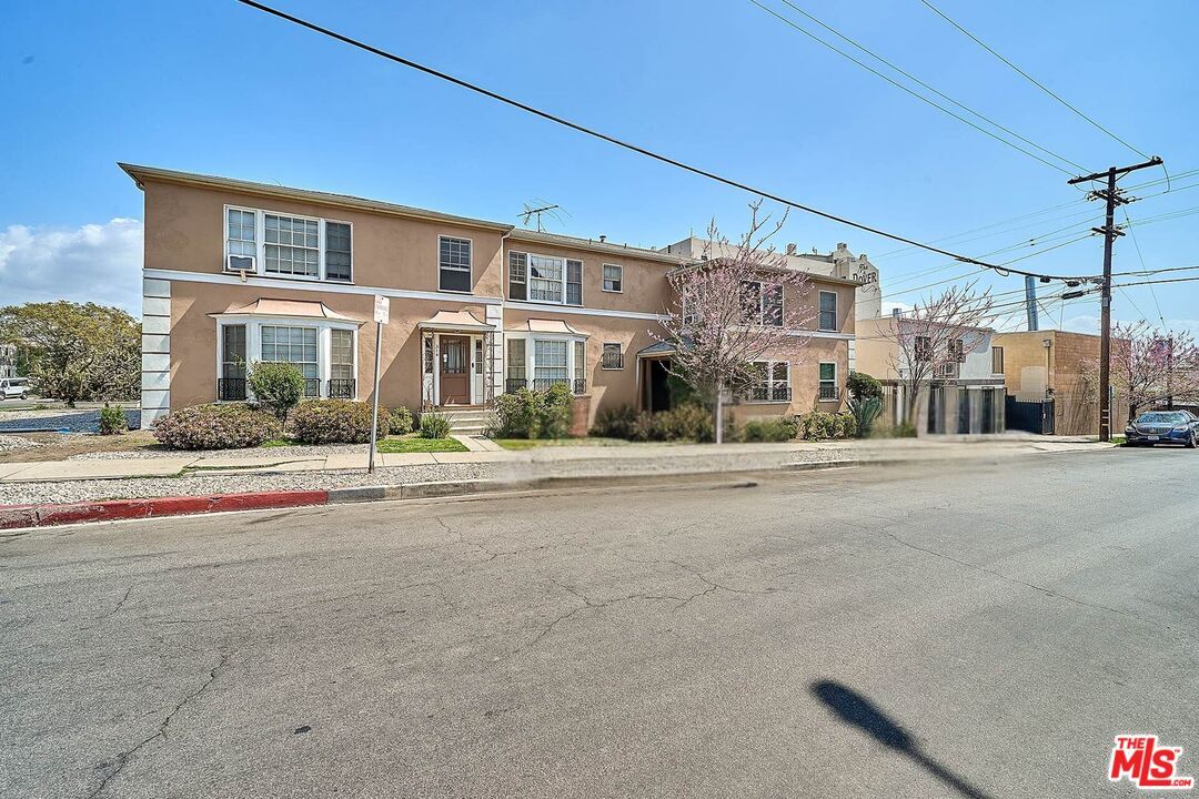 Exterior, Facade, Georgian