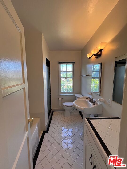 Bathroom, Interior, Tile Countertops