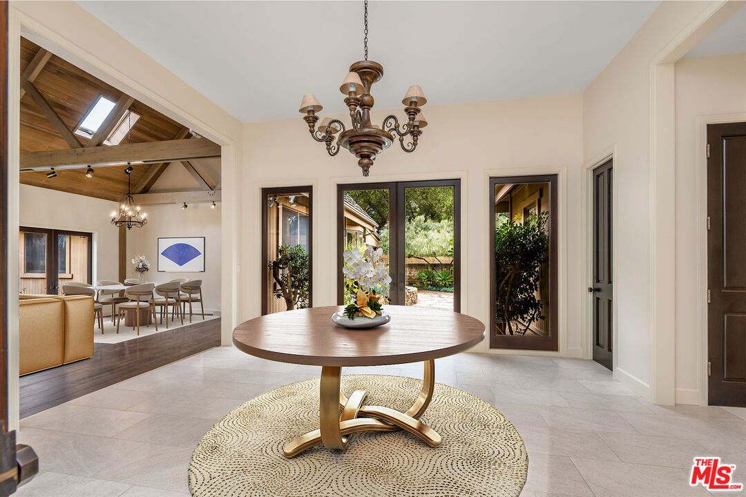 Chandelier, Dining room, Interior, Wooden Beams, Wooden Ceilings