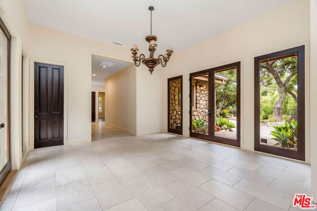 Chandelier, Empty room, Interior, Recessed Lighting