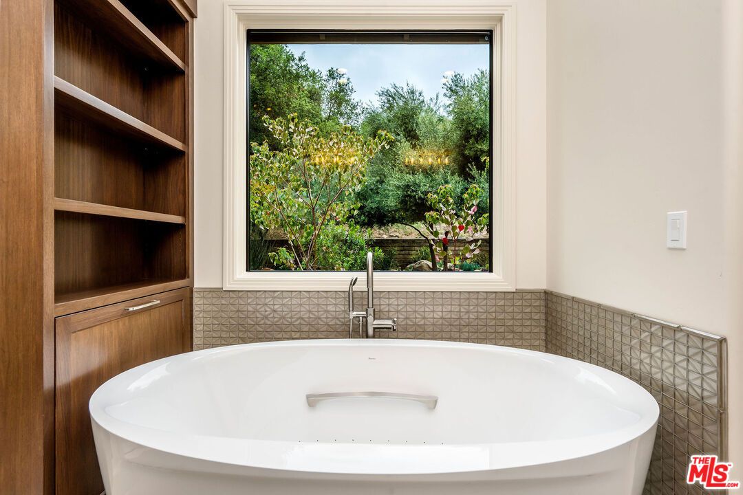 Bathroom, Free Standing Baths, Interior