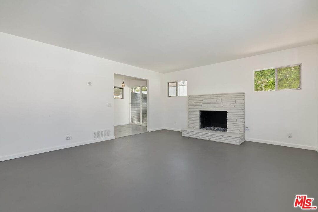 Empty room, Fireplace, Interior