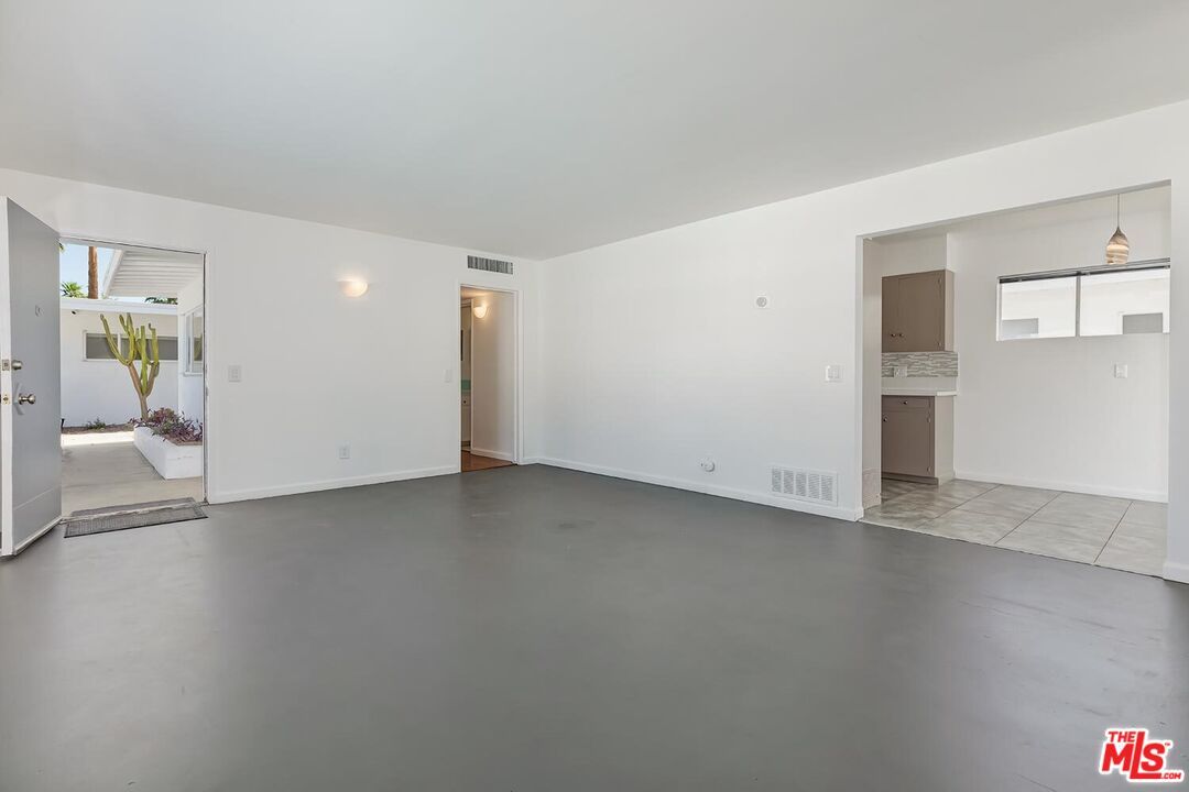 Empty room, Interior, Pendant Lights