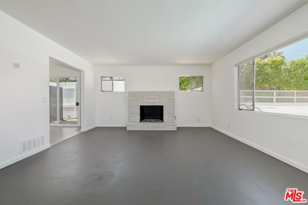 Empty room, Fireplace, Interior