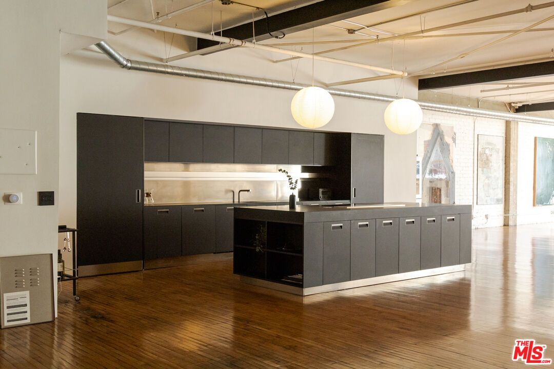 Interior, Kitchen, Pendant Lights, Wood Texture Flooring