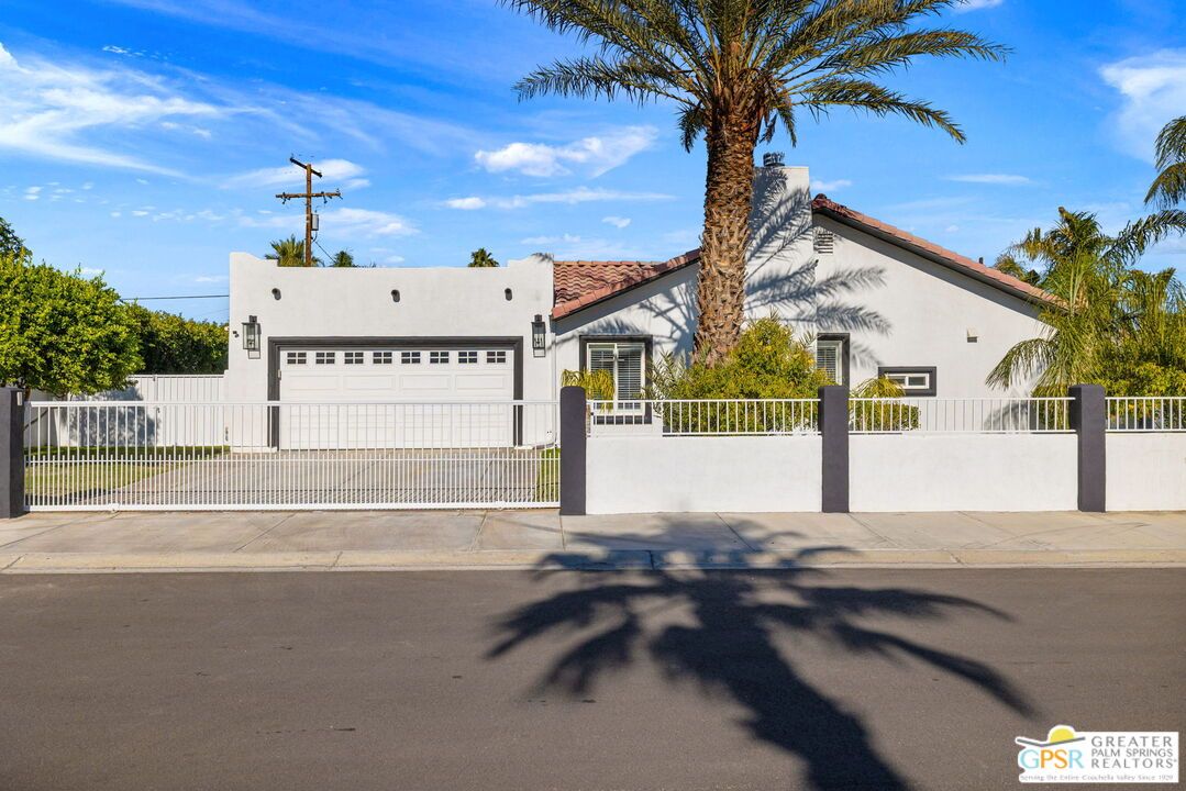 Attached, Exterior, Facade, Spanish Mediterranean