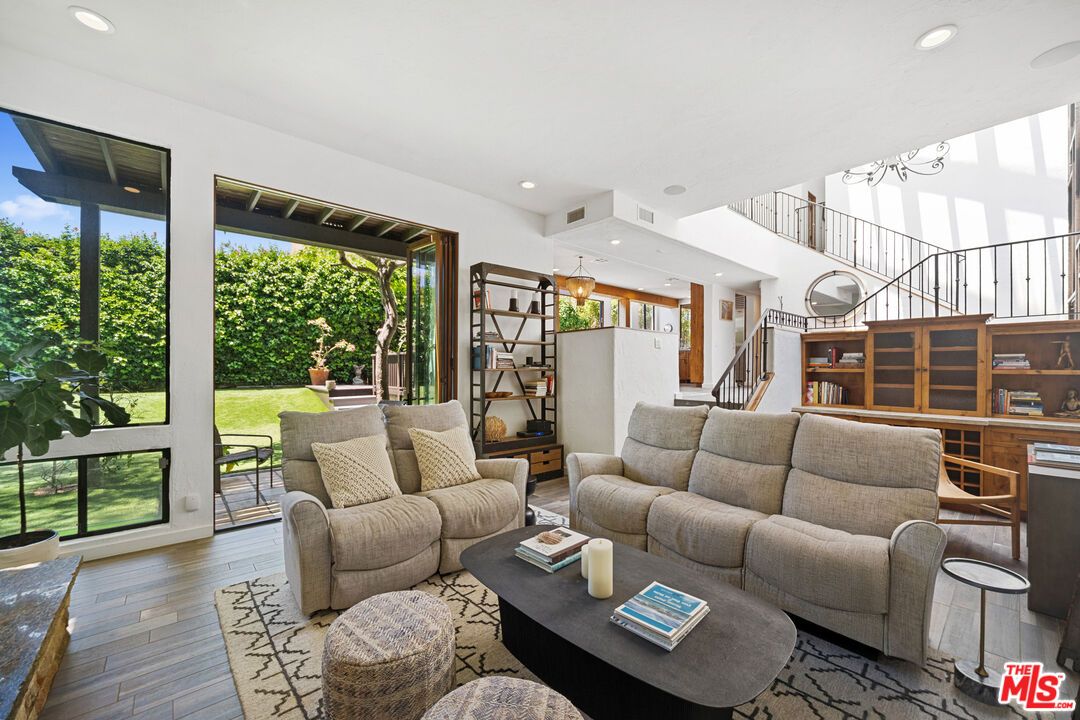 Interior, Living room, Pendant Lights, Recessed Lighting, Wood Texture Flooring